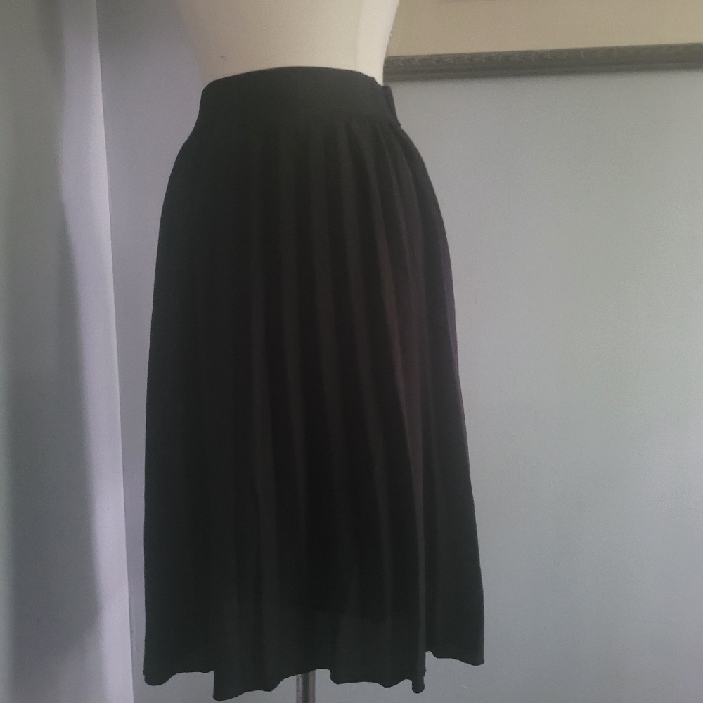 Metrowear Elegant Black Skirt Size S